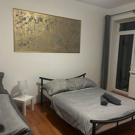 Plaza De Luxe Apartment Братислава Екстериор снимка