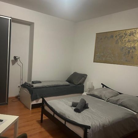 Plaza De Luxe Apartment Братислава Екстериор снимка