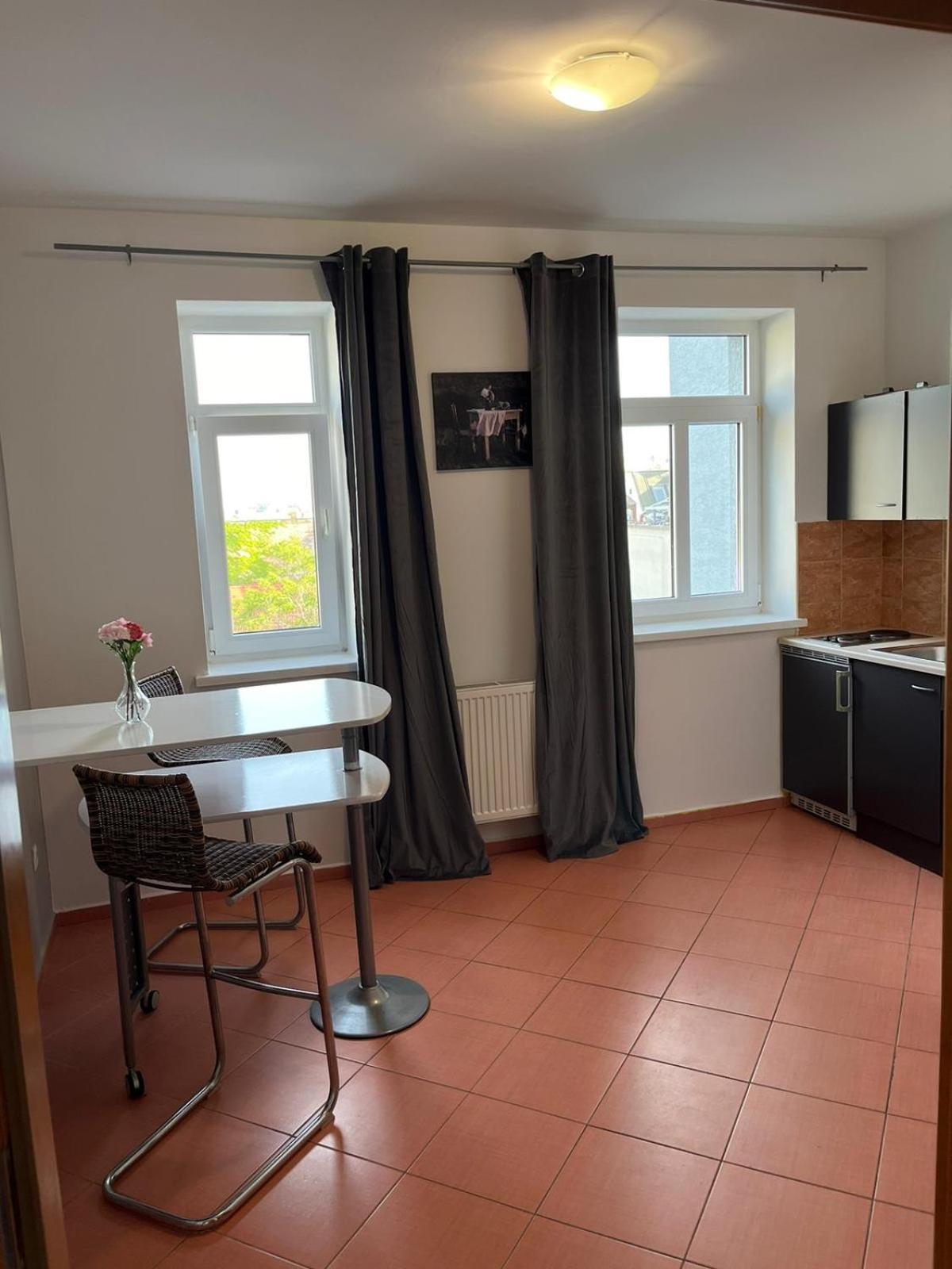 Plaza De Luxe Apartment Братислава Екстериор снимка
