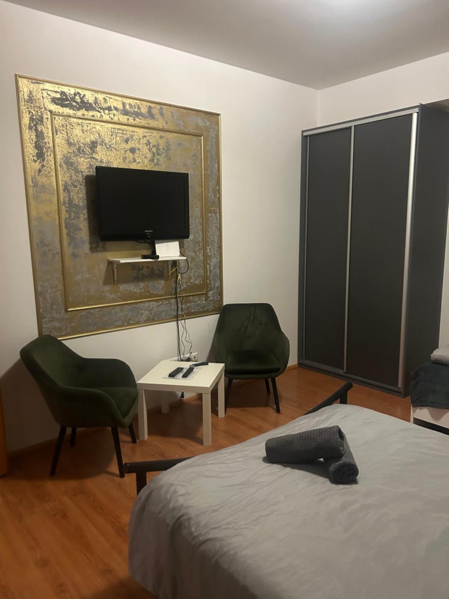 Plaza De Luxe Apartment Братислава Екстериор снимка